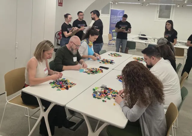 El Programa «Prototipando para emprender» desarrolla sus entrevistas grupales centradas en la creatividad y el trabajo en equipo