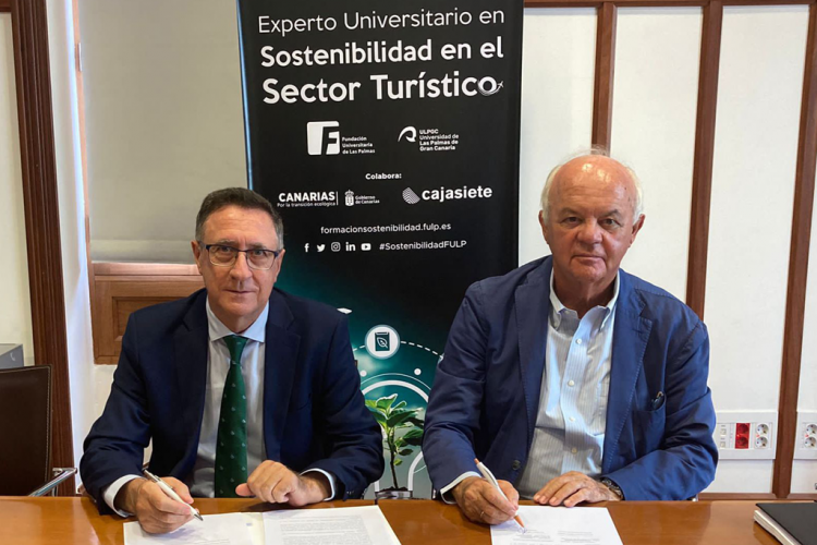 Alberto Cabre y Fernando Berge firman acuerdo para garantizar cinco becas para Experto Sostenibilidad en Sector Turistico